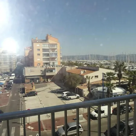 Hyères, 2 Bedrooms, 4 Persons - Fr-1-335-125 Appartamento Hyères