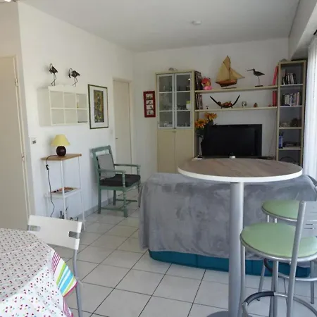 Apartamento Hyeres, 2 Bedrooms, 4 Persons - Fr-1-335-125 *