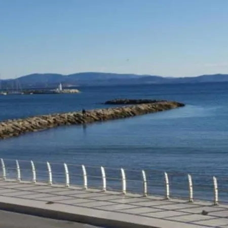 Hyeres, 2 Bedrooms, 4 Persons - Fr-1-335-125 Hyères